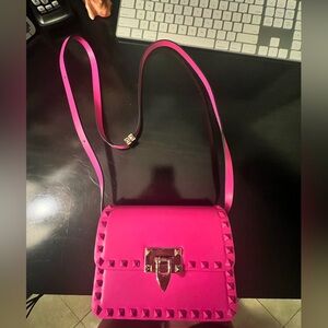 VALENTINO GARAVANI ROCKSTUD23 SMALL PINK LEATHER SHOULDER BAG